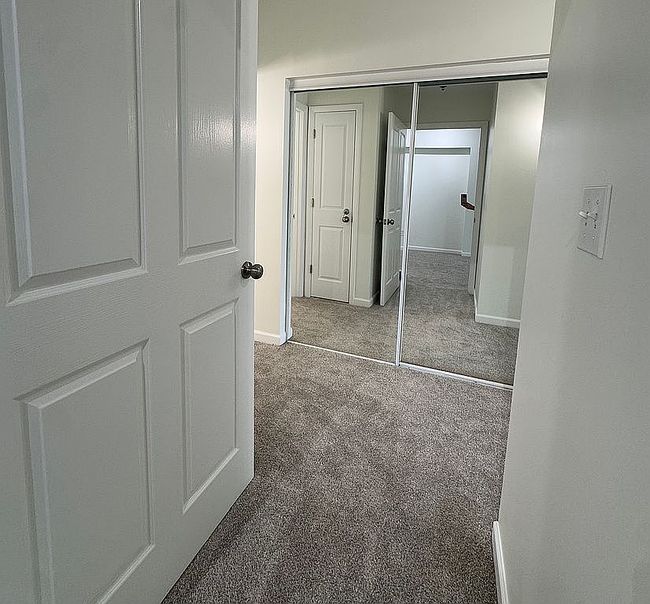 Photo of 1 Riverpointe Plz Apt 518, Jeffersonville, IN