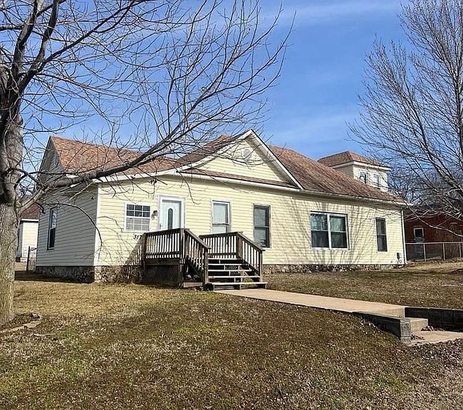 Image of 317 W 12th St