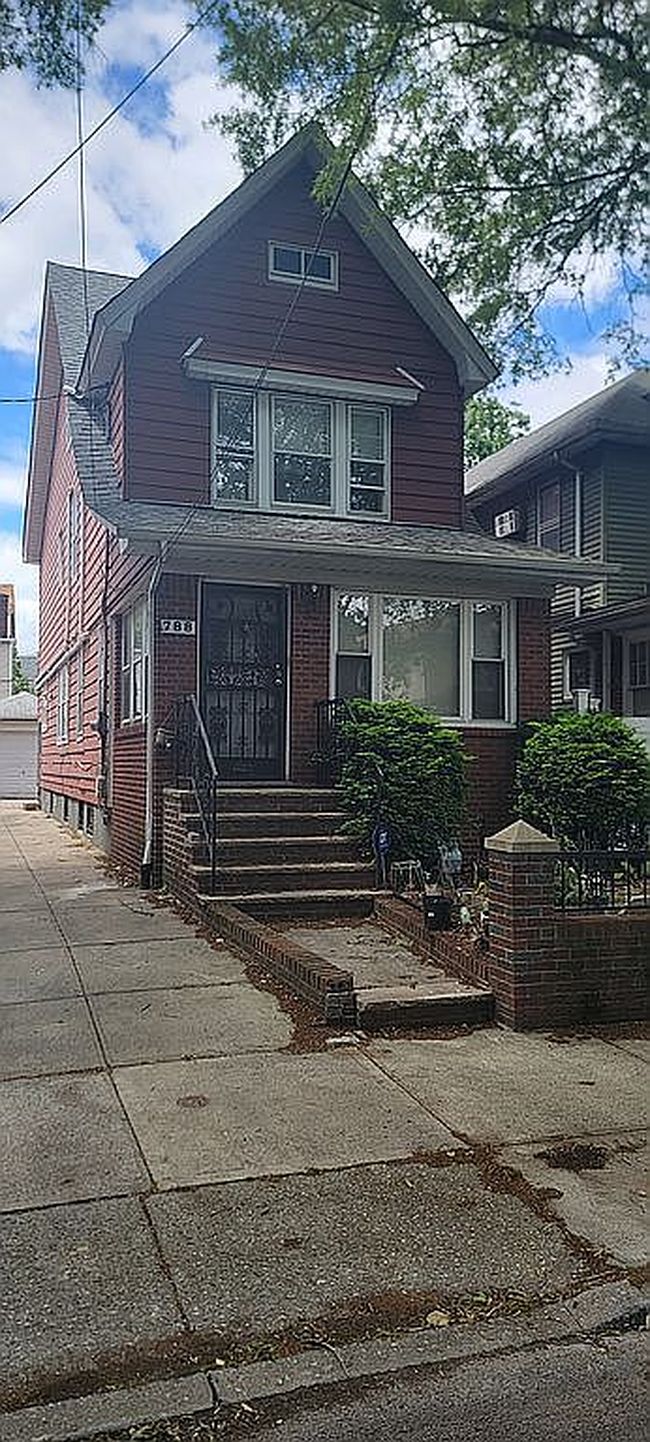 Image of 788 E 35th St