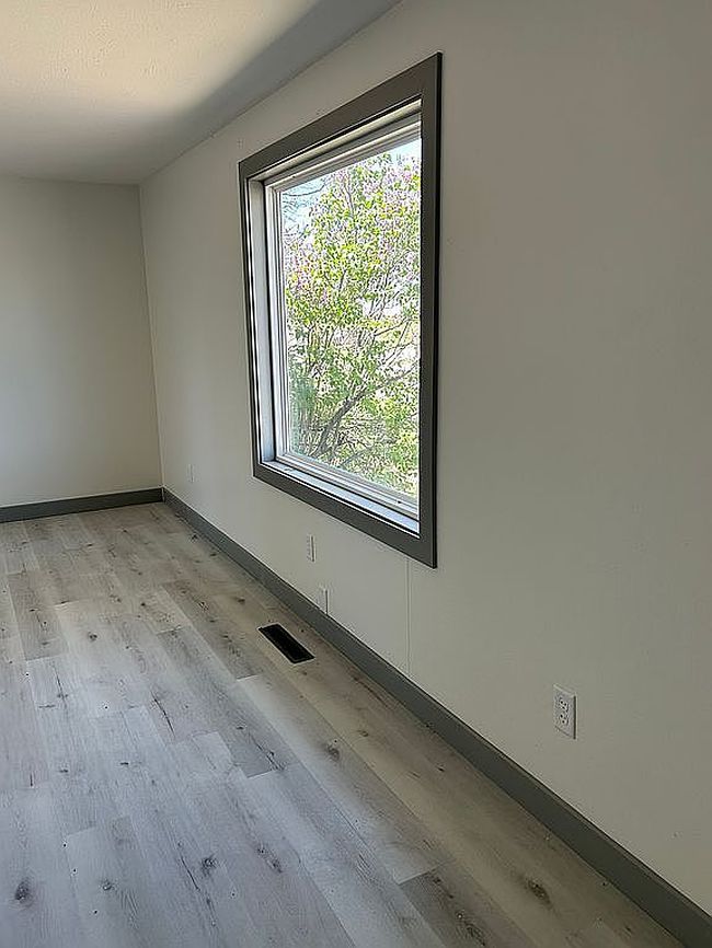 Photo of 205 N Grant Ave, Mullen, NE