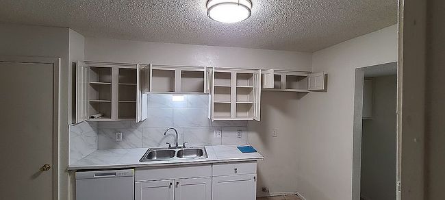 Photo of 218 Volunteer Dr, Arlington, TX