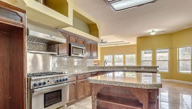 Photo of 10403 Salisbury Dr, Bakersfield, CA