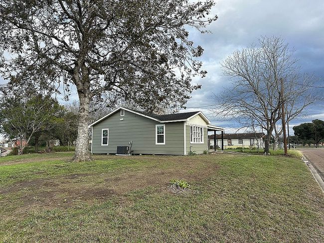 Image of 804 E Water St