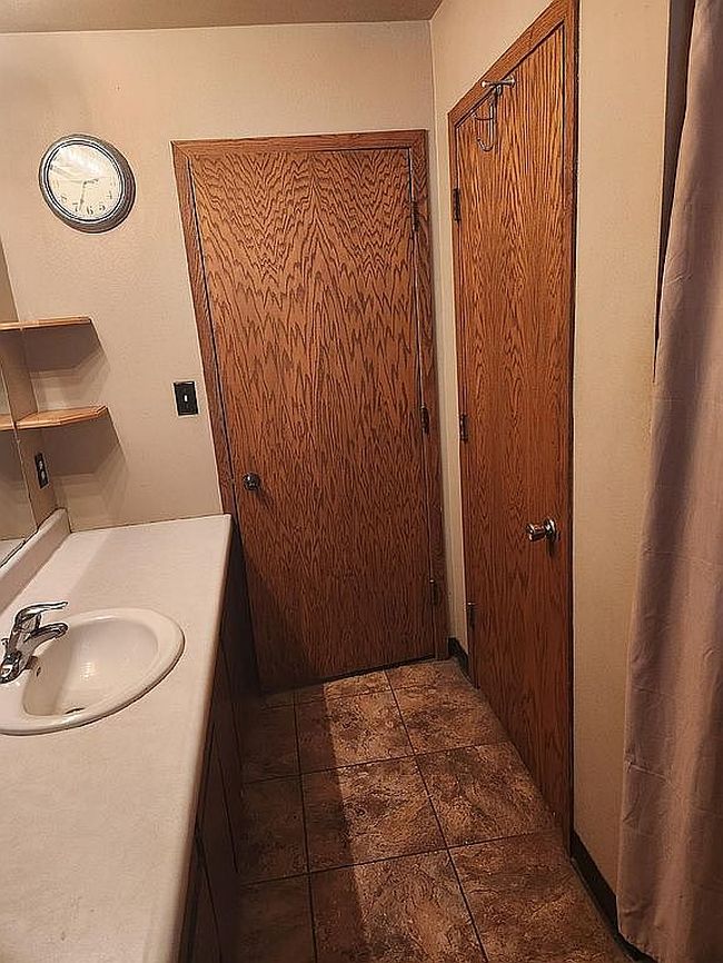 Photo of 705 4th St Se, Highmore, SD