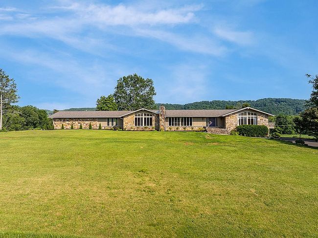 Photo of 1817 Meadow Springs Way, Knoxville, TN