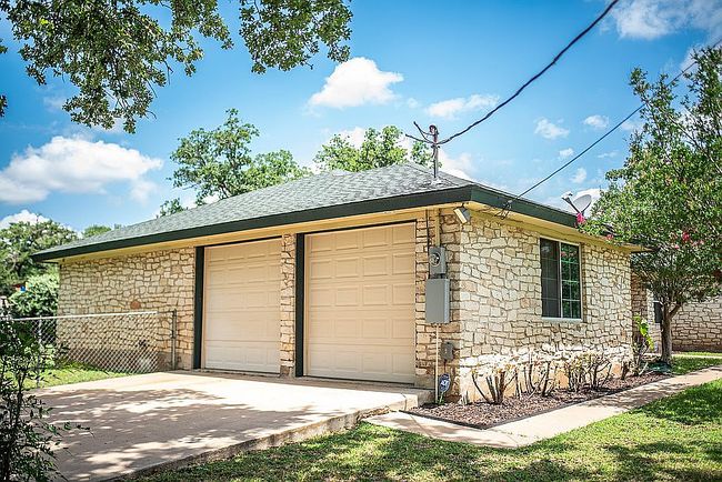 Photo of 250 Hickory Dr, Elgin, TX