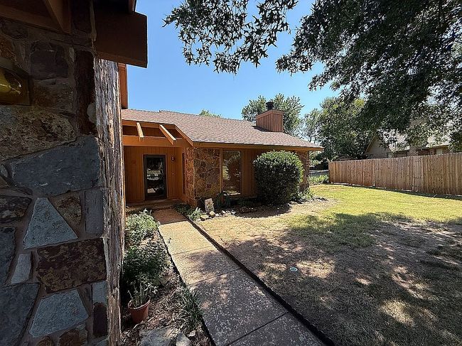 Additional photo 3 of property located at 2302 Linfield Ct