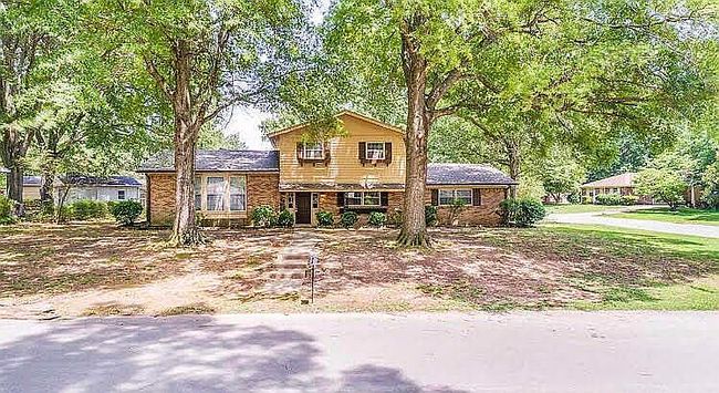 Photo of 42 Fieldcrest Dr, Jackson, TN