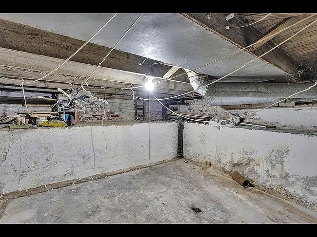 Photo of 411 Emerson St, Vandergrift, PA