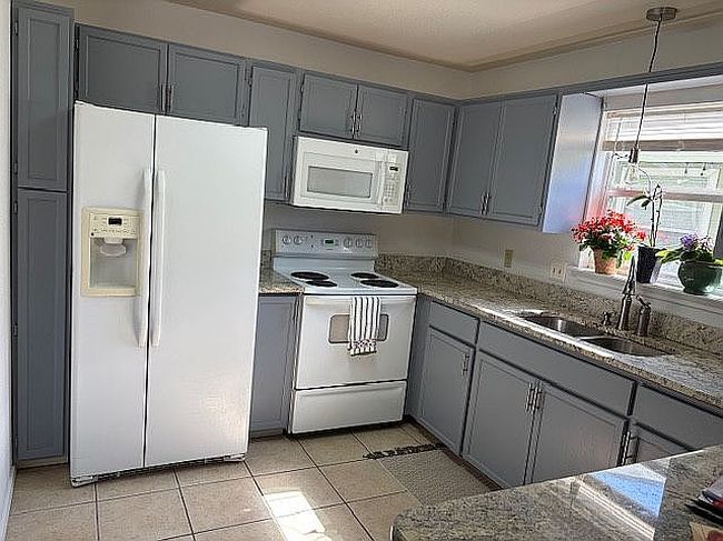 Image of 121 S Plant Ave Apt 102