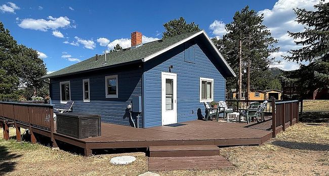 Photo of 840 University Dr, Estes Park, CO