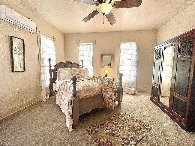 Photo of 207 W Reagan St, Palestine, TX