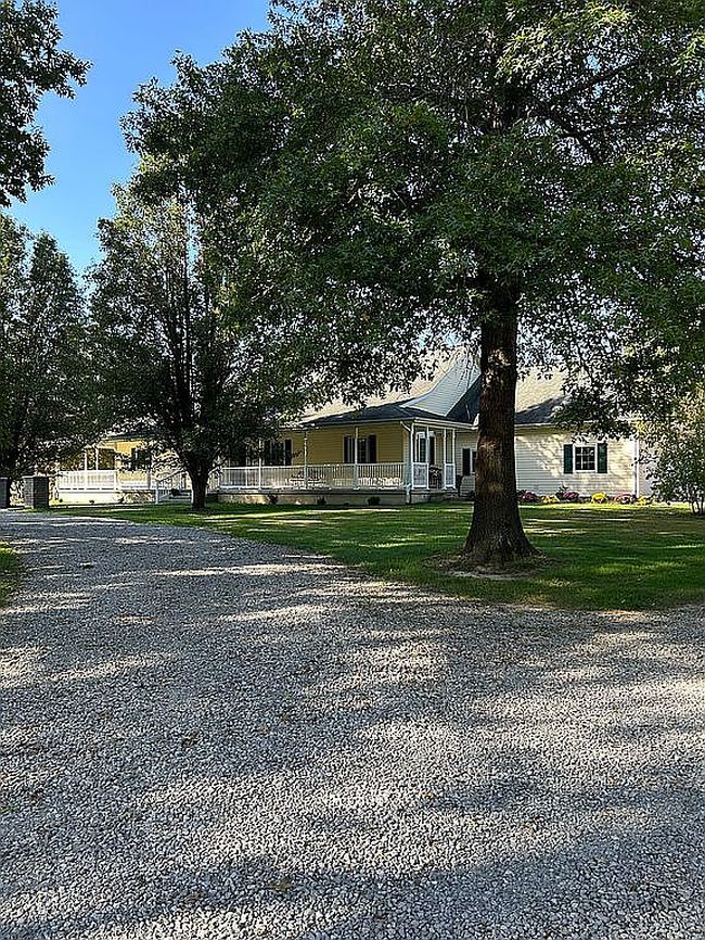 Photo of 5481 Edgewood Rd, Salem, IL