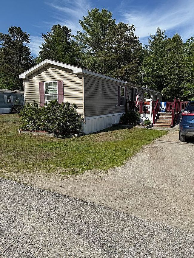 Photo of 105 Cheryl Ln, Oxford, ME