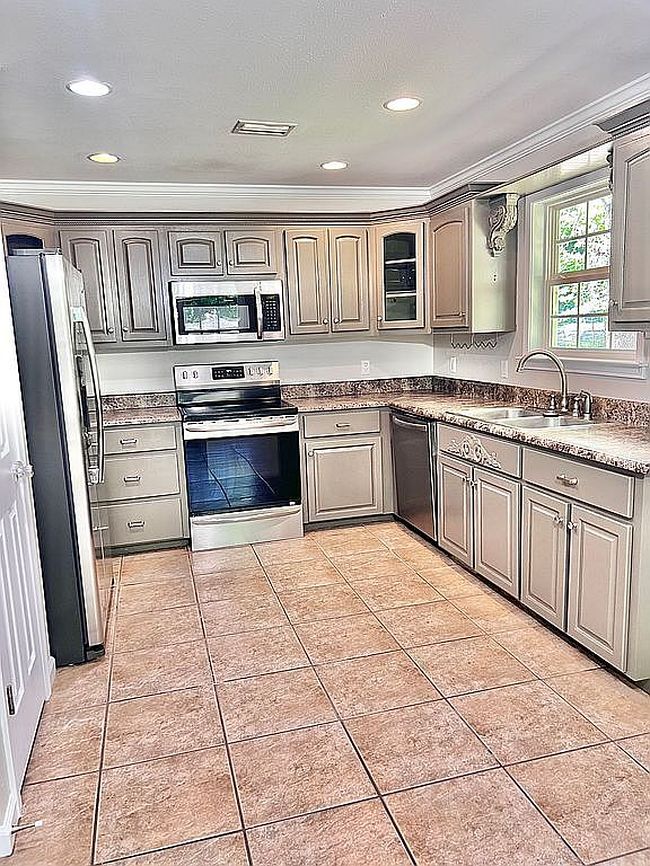 Photo of 427 S County Road 33, Ashford, AL