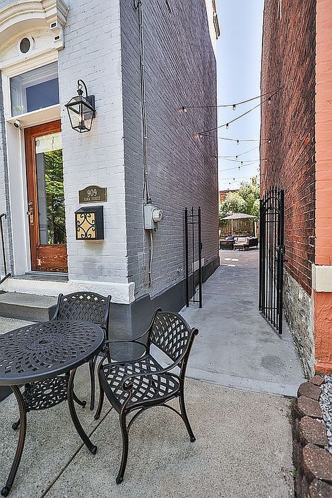Image of 909 York St