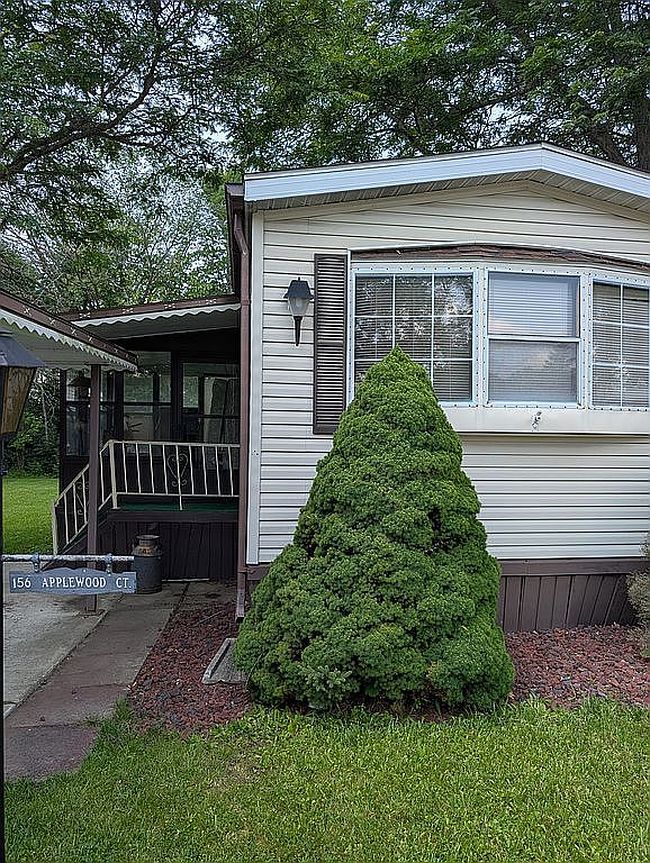 Photo of 156 Applewood Ct, Davison, MI