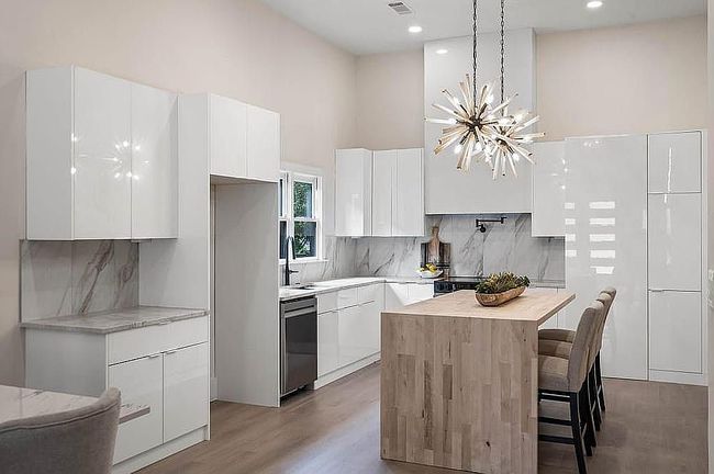 Additional photo 3 of property located at 1035 Walker Ave Se