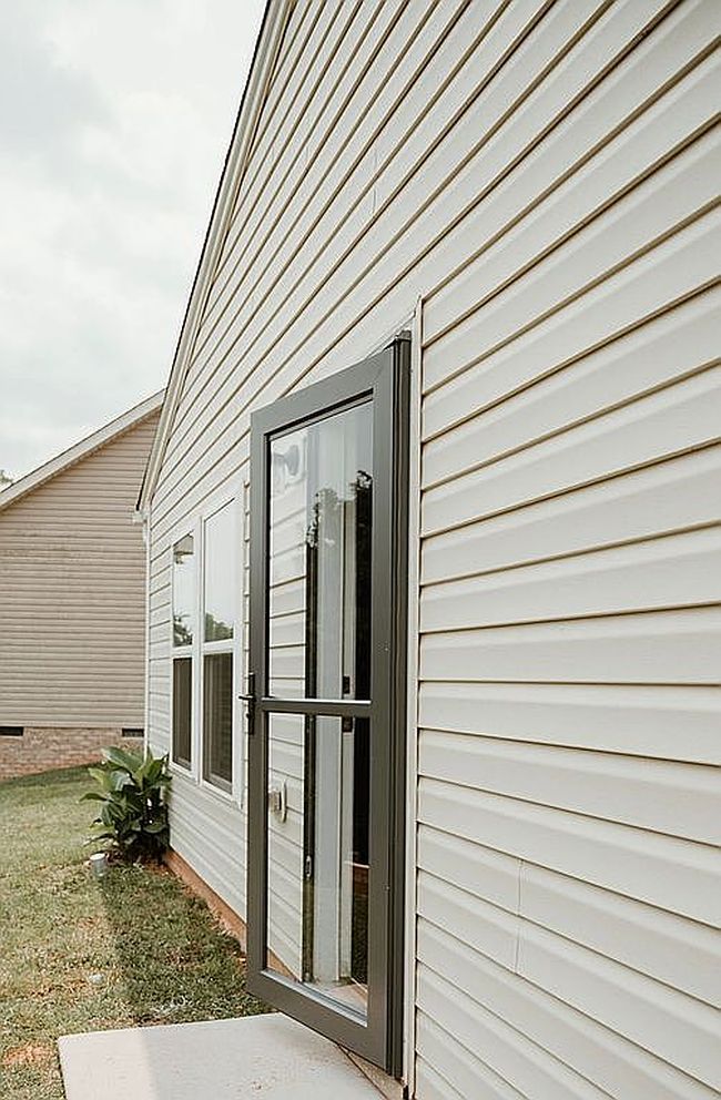 Image of 2528 Leo Ln
