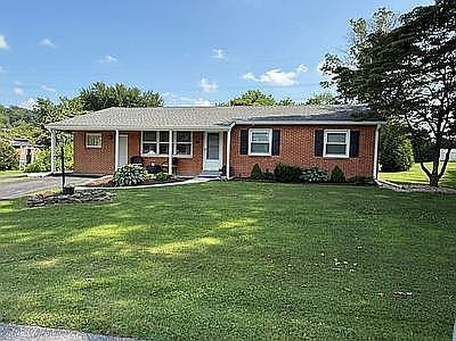 Photo of 7 Mimosa Dr, Mechanicsburg, PA