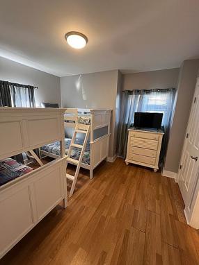 Image of 8410 Thomas Dr Apt 4