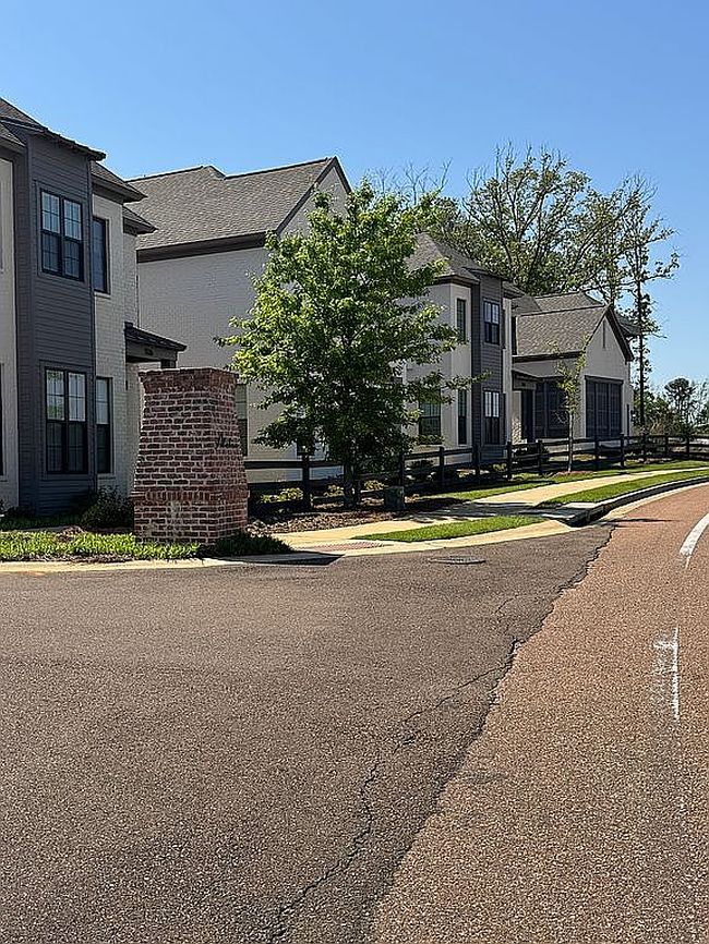 Image of 105 Farm View Dr #109
