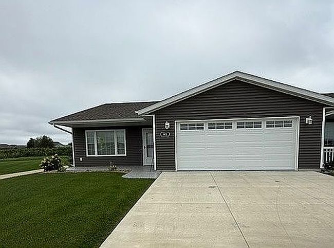 Photo of 901 Spruce Dr