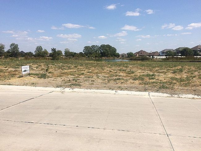 Photo of 106 Memory Ln, Waxahachie, TX