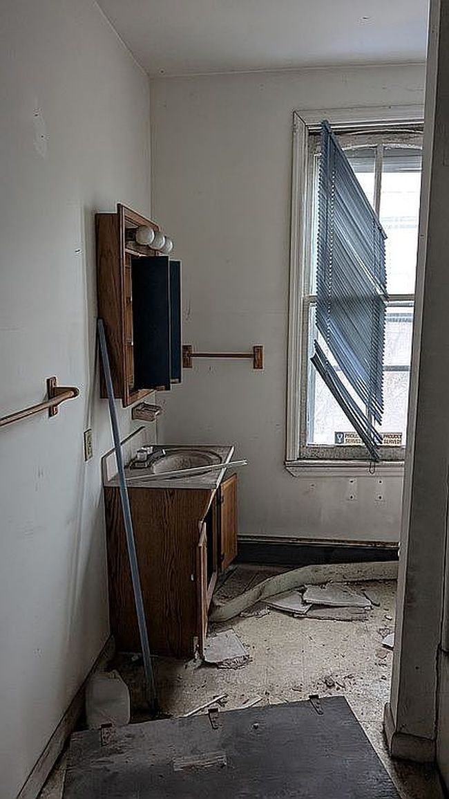 Image of 567 S Centre St