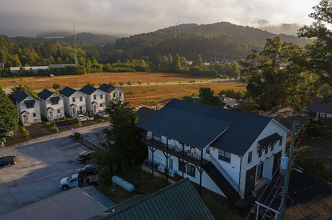 Preview of property located at 118 Oak Crescent Cir