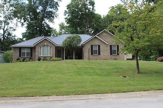 Photo of 1318 Northwoods Dr, Hillsboro, OH