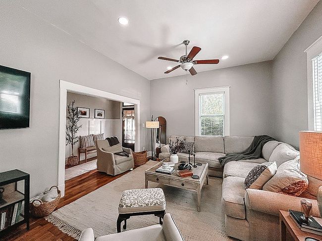 Image of 2401 Holbrook Dr