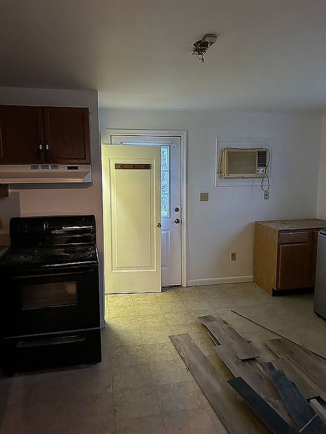 Photo of 102 N Main St, Edinburg, VA