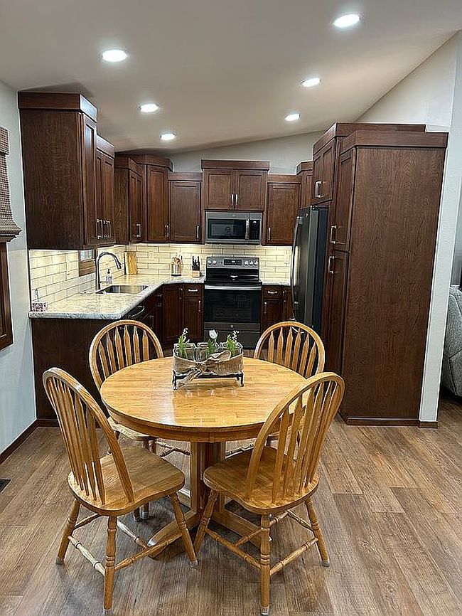 Photo of 391 11th Ave Ne, Sioux Center, IA