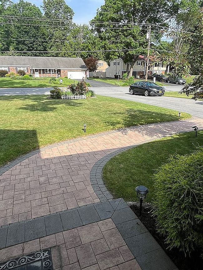 Photo of 14 Northcrest Dr, Clifton Park, NY