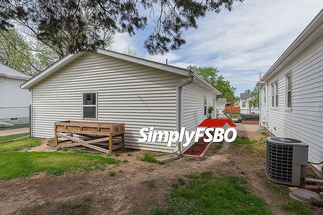 Photo of 2301 8th St, East Moline, IL