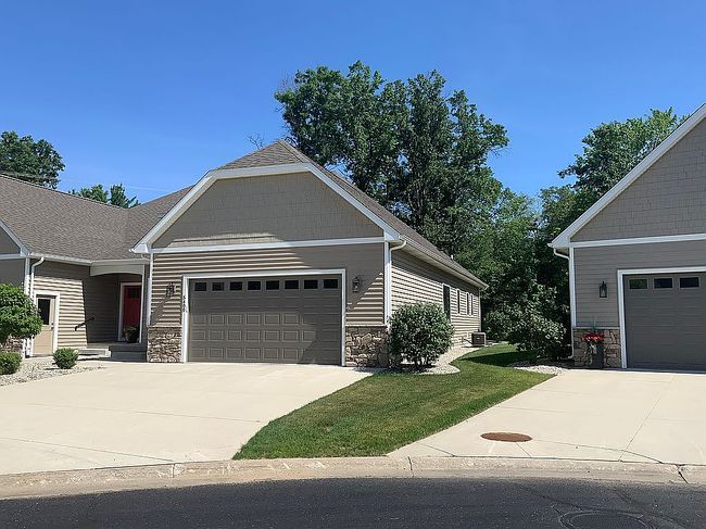 Photo of 5400 Greenridge Dr #18, Midland, MI