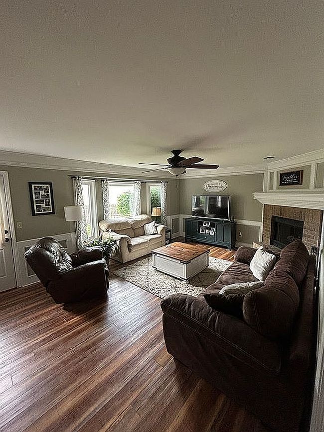 Image of 1600 Essex Dr