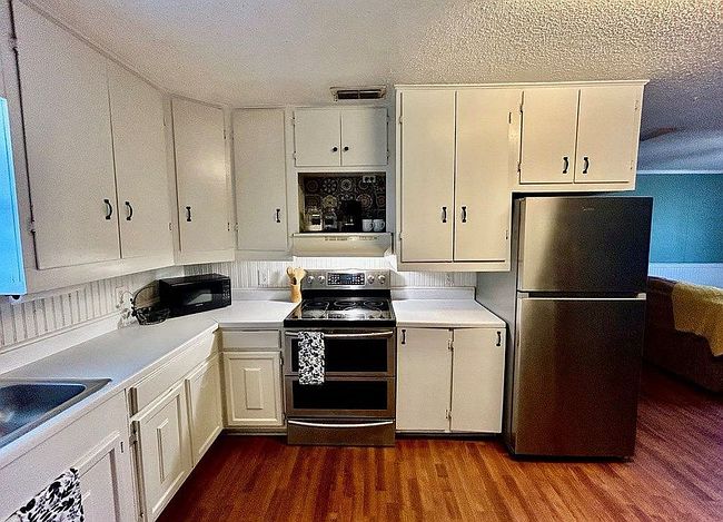 Image of 210 E Sarah St