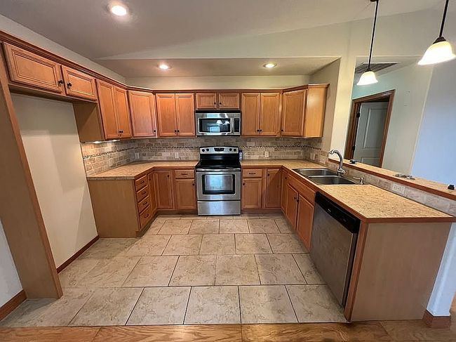 Photo of 2214 Cottonwood Ct, Winfield, KS
