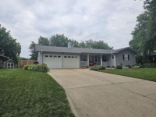 Photo of 2010 Roberts St, Yankton, SD