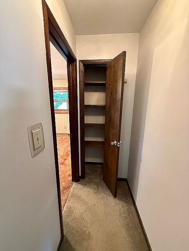 Photo of 220 Meadow Ln