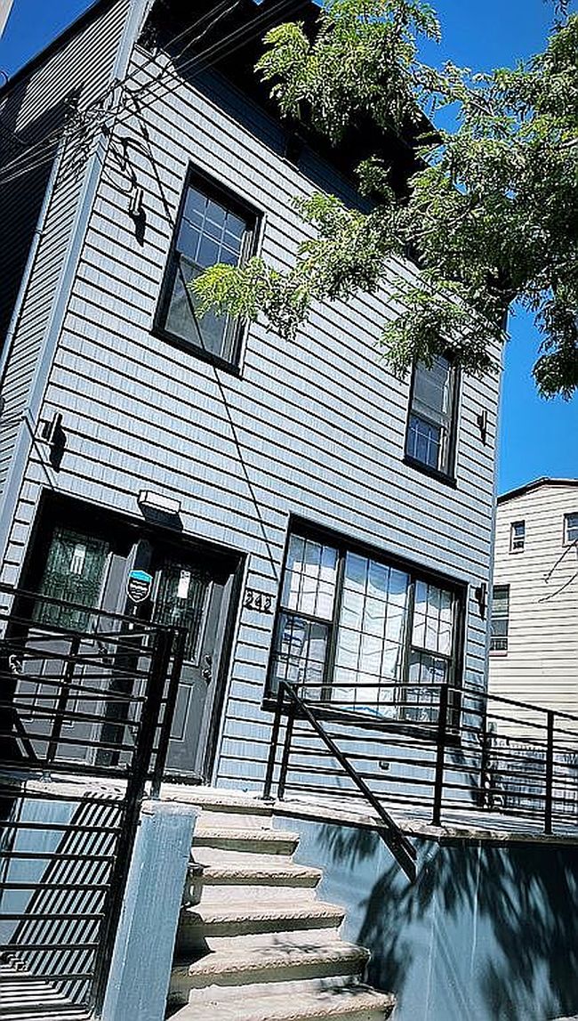 Photo of 242 Warwick St, Brooklyn, NY