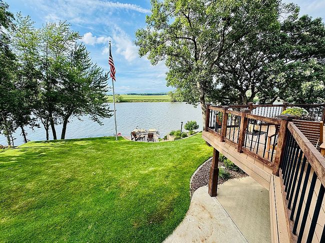 Photo of 854 Riverside Dr, Dixon, IL