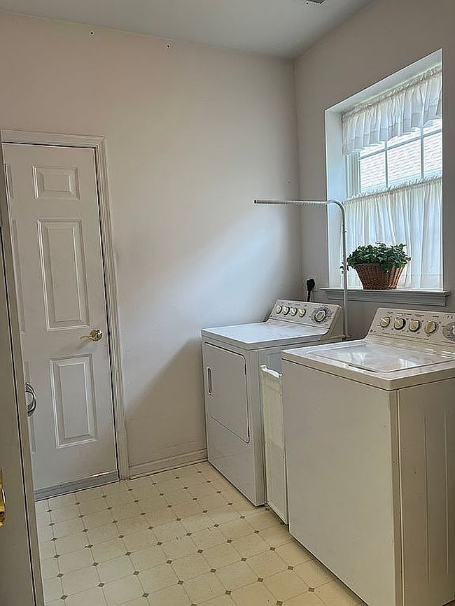 Photo of 30 Hummingbird Dr, Hamilton, NJ