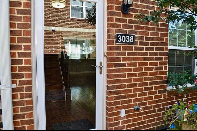 Image of 3038 S Glebe Rd