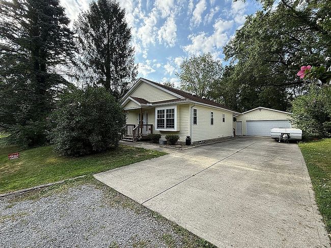 Photo of 2332 Hillstock Ave, Akron, OH