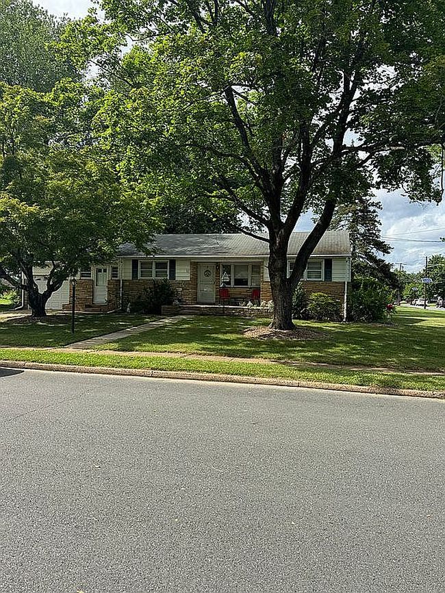 Photo of 12 Fox Ln, Hamilton, NJ