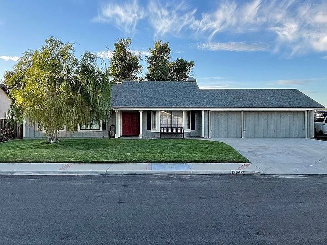 Photo of 12942 Maple Valley Rd, Victorville, CA