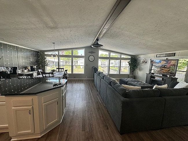 Photo of 8 Emerald Ln, Olmsted Falls, OH